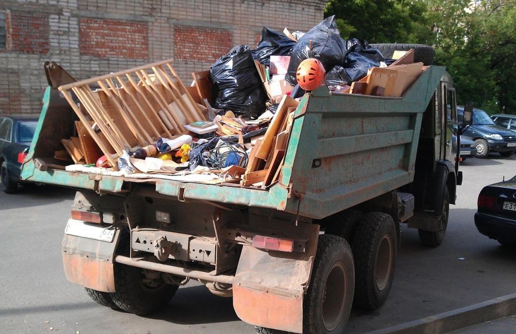 Вывоз мусора из магазина в Новошахтинске от ПроМусор: услуги, цена от 1823 руб., утилизация отходов