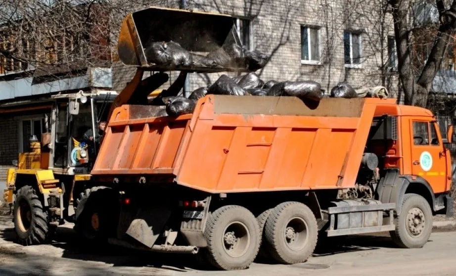 Вывоз мусора грузовым фургоном 5 тонн в Новошахтинске – ПроМусор, аренда, цена от 1614 руб