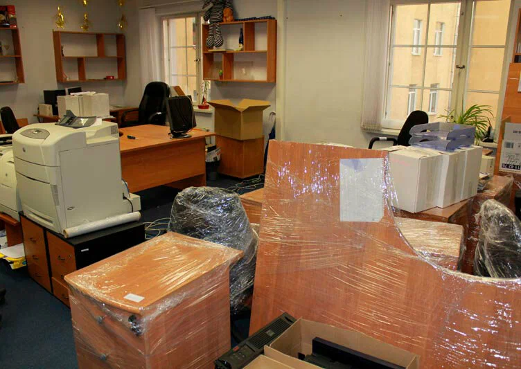 Вывоз старой офисной мебели в Новошахтинске в октябре