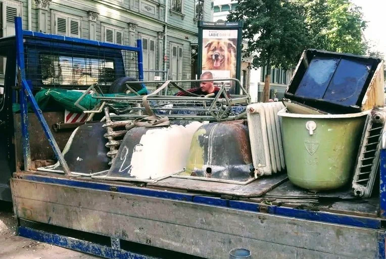 Вывоз старой сантехники в Новошахтинске от ПроМусор: быстро, недорого от 573 руб., утилизация и грузчики