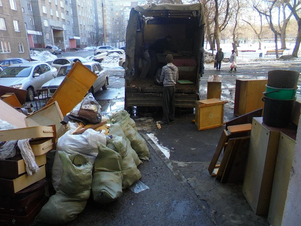 Вывоз мусора из подвала с утилизацией в Новошахтинске в октябре