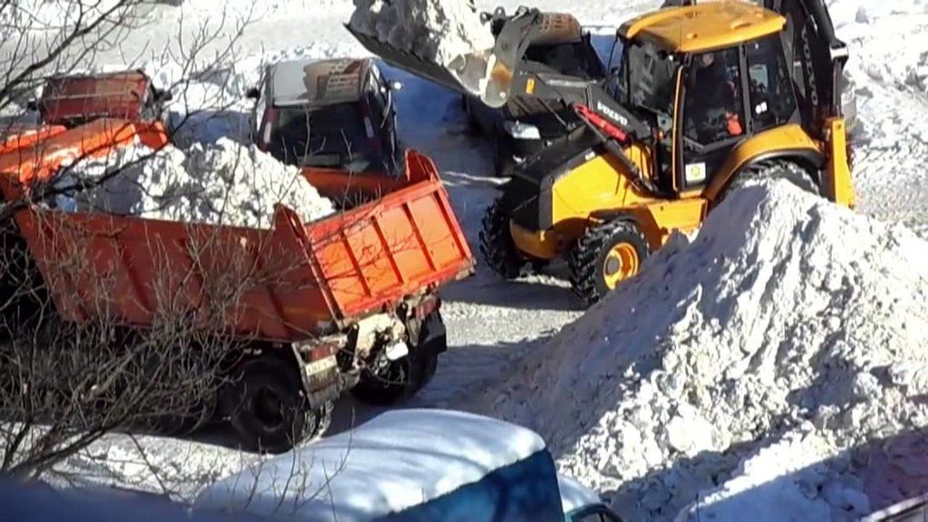 Вывоз снега с погрузкой в Новошахтинске для организаций и частных лиц в октябре