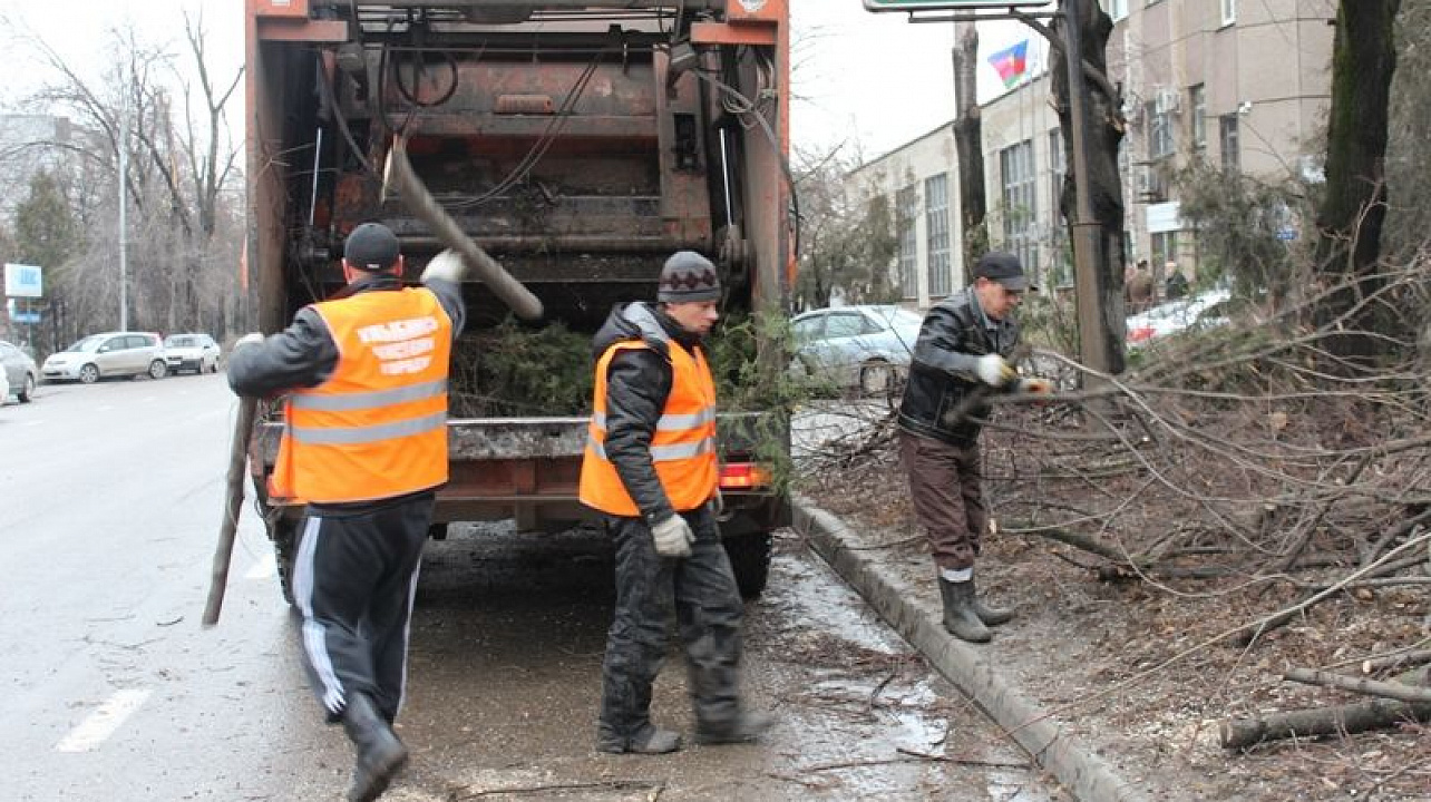 Уборка после стихийного бедствия в Новошахтинске от 2969 руб