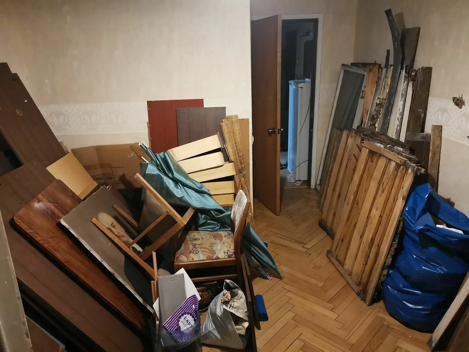 Демонтаж мебели с вывозом и утилизацией в Новошахтинске в октябре